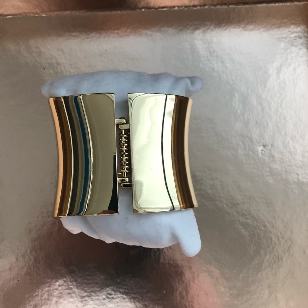 ⚡️Like New Gorgeous Wide Wrist Cuff. Well Made from Strong Non Rusty Metals⚡️ - Picture 2 of 5